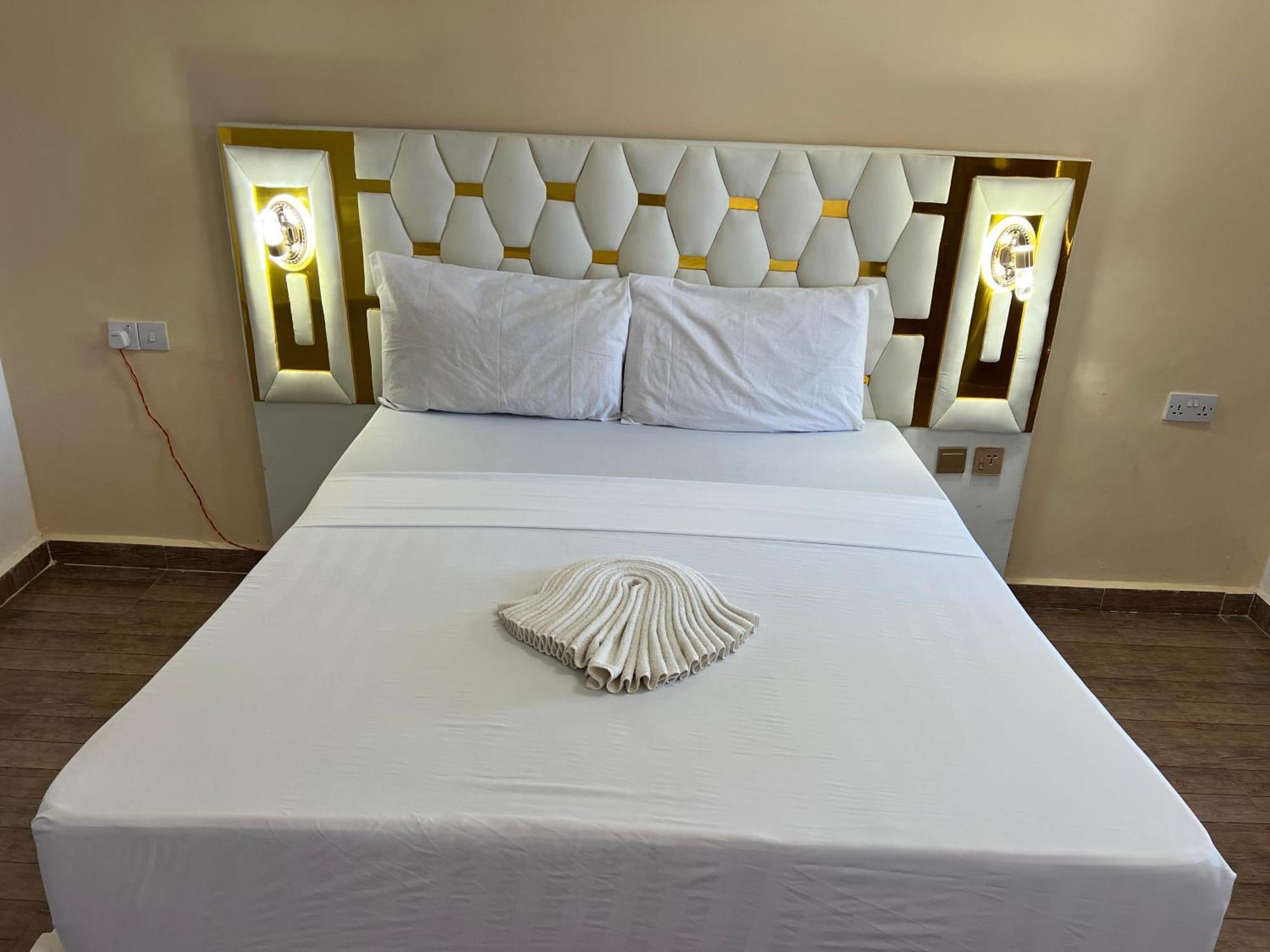 Zanzi Hotel 3*